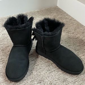 ugg bow winter boot in great condition (size 7)